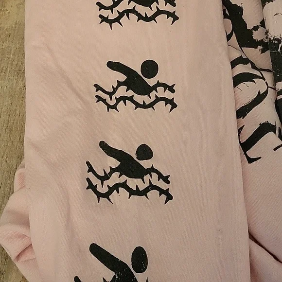 Unisex Small Pink Long Sleeve Teddy Swims Concert T Shirt NWOT - Picture 6 of 7
